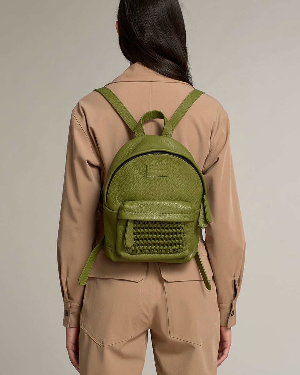 dani mini backpack The Leather Lion Backpack – handle drop Color::Black Puff tab-cyclone-soccer-club-required-new-gk